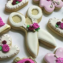 Load image into Gallery viewer, 4" Scissors Cookie Cutter