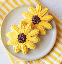 Load image into Gallery viewer, 3.5" Sunflower Cookie Cutter