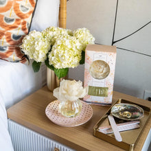 Load image into Gallery viewer, Cashmere Kiss Flower Diffuser