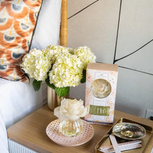 Load image into Gallery viewer, Cashmere Kiss Flower Diffuser