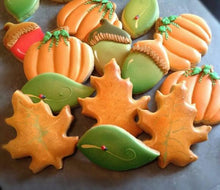 Load image into Gallery viewer, OAK LEAF COOKIE CUTTER (3.5″)
