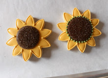 Load image into Gallery viewer, 3.5" Sunflower Cookie Cutter