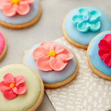 Load image into Gallery viewer, Wilton ROYAL ICING RTU WHT 14OZ