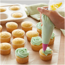 Load image into Gallery viewer, Wilton All-In-One Disposable Decorating Bags with Tips, 6-Count