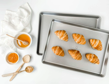Load image into Gallery viewer, USA Pan 1050HS-6 / / Half Sheet Pan 18x13