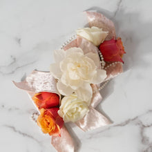 Load image into Gallery viewer, Cashmere Kiss Flower Diffuser
