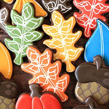 Load image into Gallery viewer, 4.25&quot; Oak Leaf Cookie Cutter
