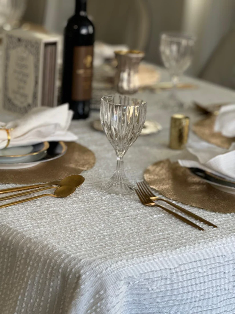 1097 Tahiti White Tablecloth