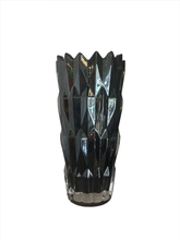 Load image into Gallery viewer, Fascet Crystal Vase
