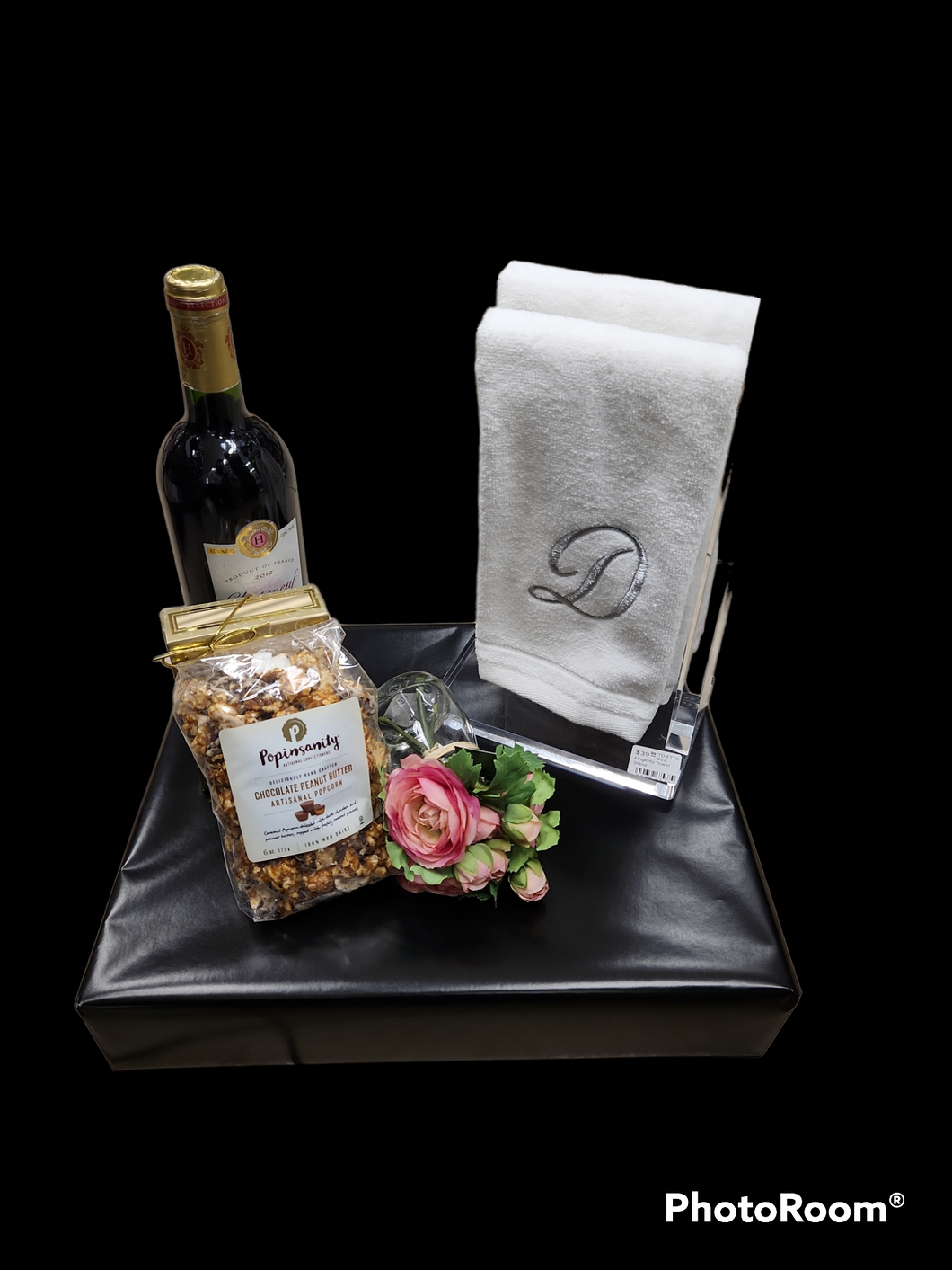MM10 Lucite FingerTip Towel Holder With Towels Mishloach Monos