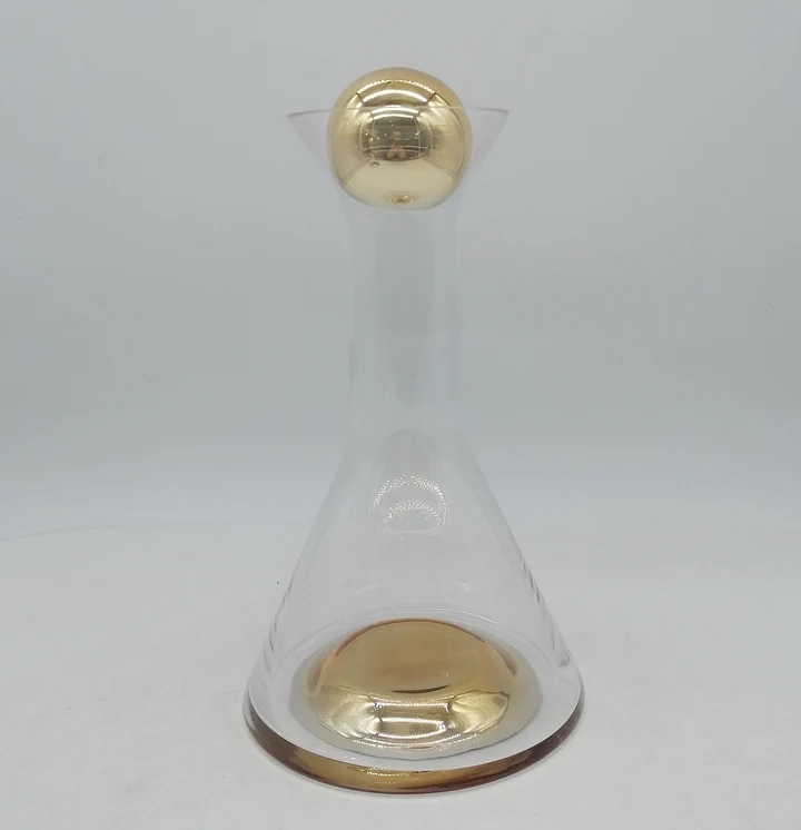 VJG4292 Glass Decanter with Gold Base and Lid