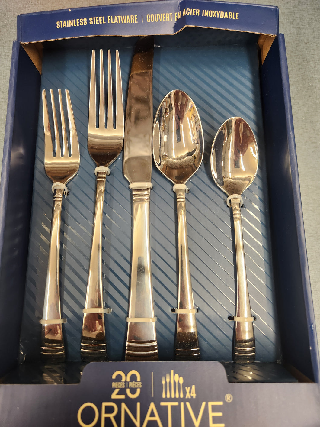 Horizontal Lines Shiny Flatware Service For 4