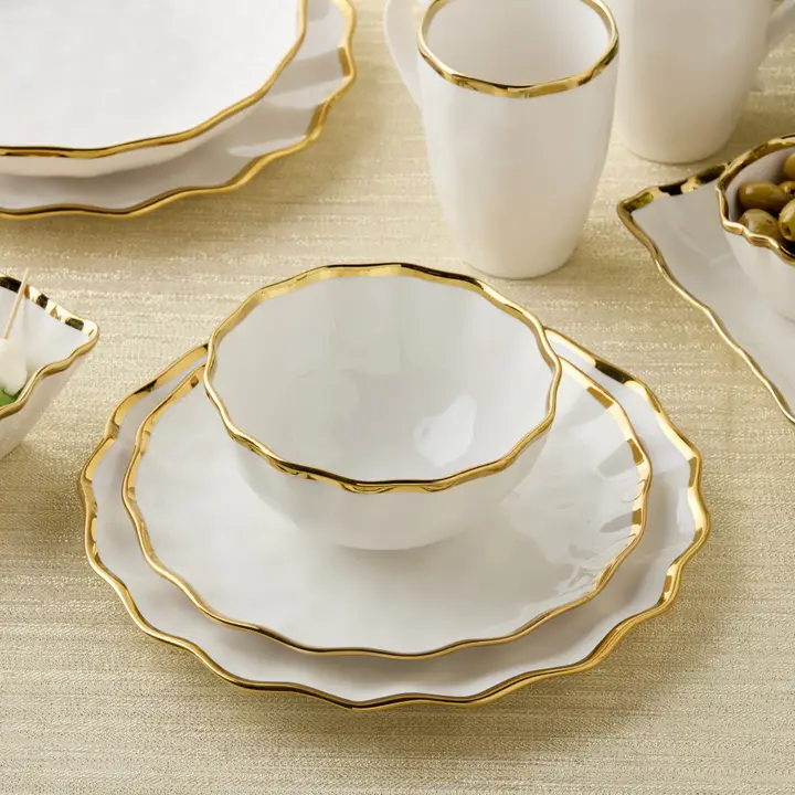 Regency Dinnerware Service For 4