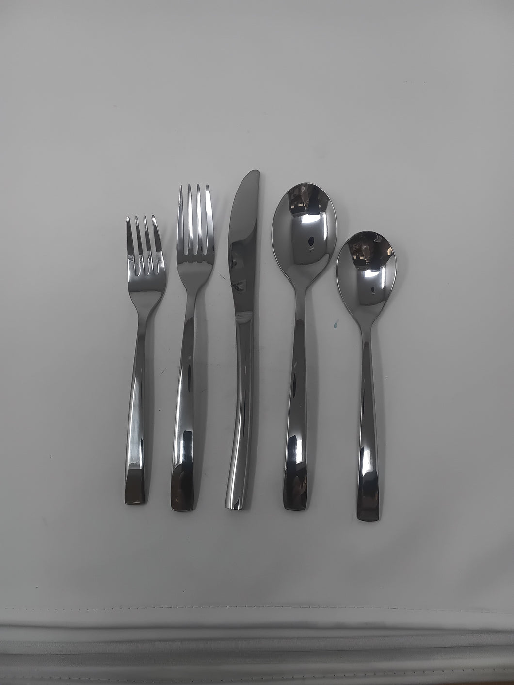 Everest Mirror Flatware Service for 12
