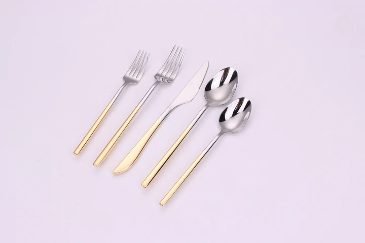 VF808SG Crownex 20 Pc Flatware Set with Graduated Gold Handles, Service for 4