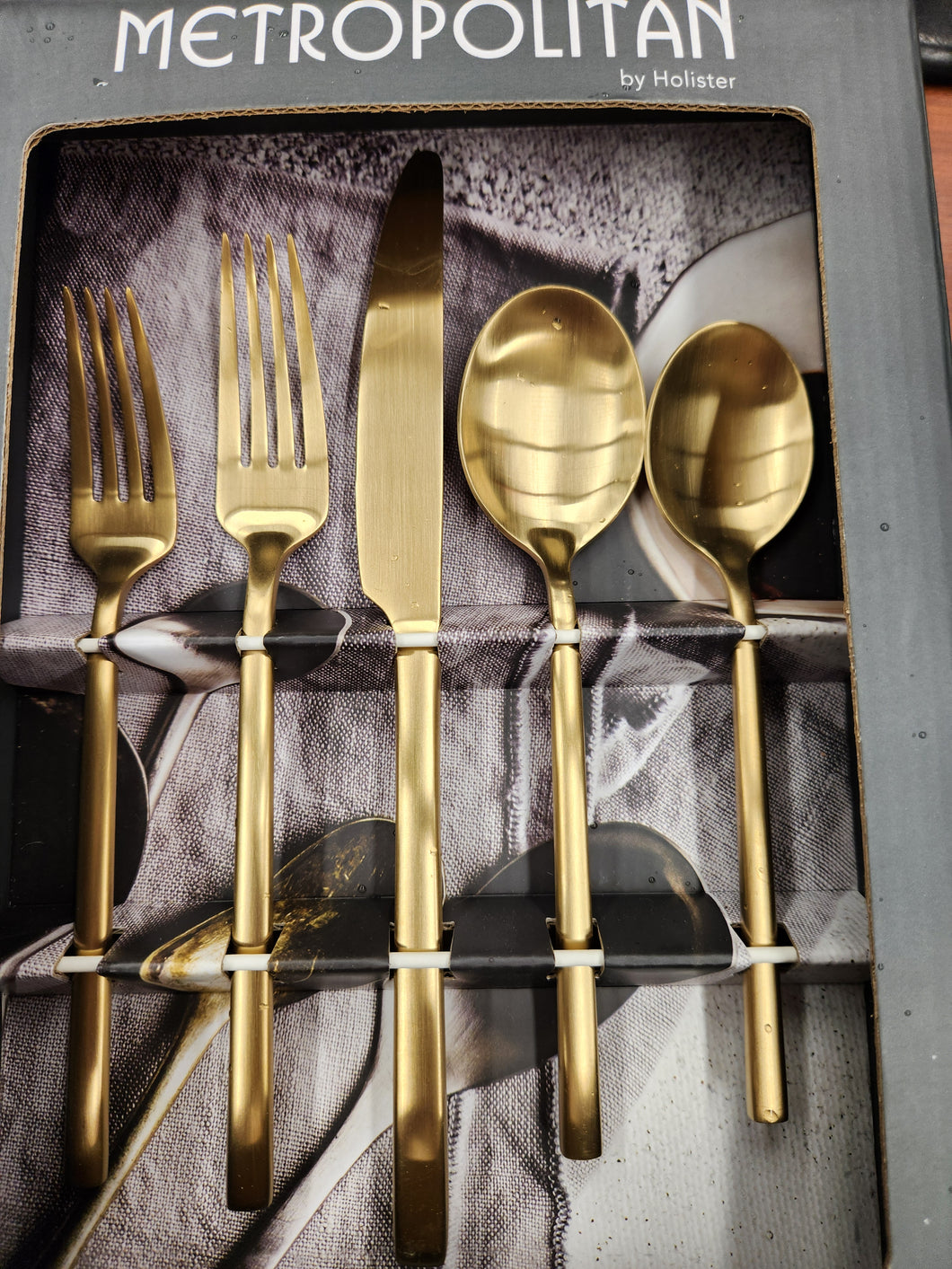 Tube Flatware Service For 4