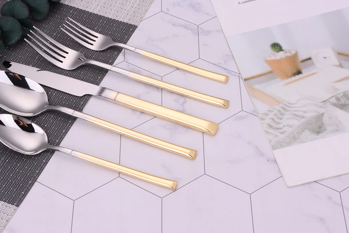 VF820SG Simplicite 20 Pc Flatware With Graduated Gold Handles, Service For 4