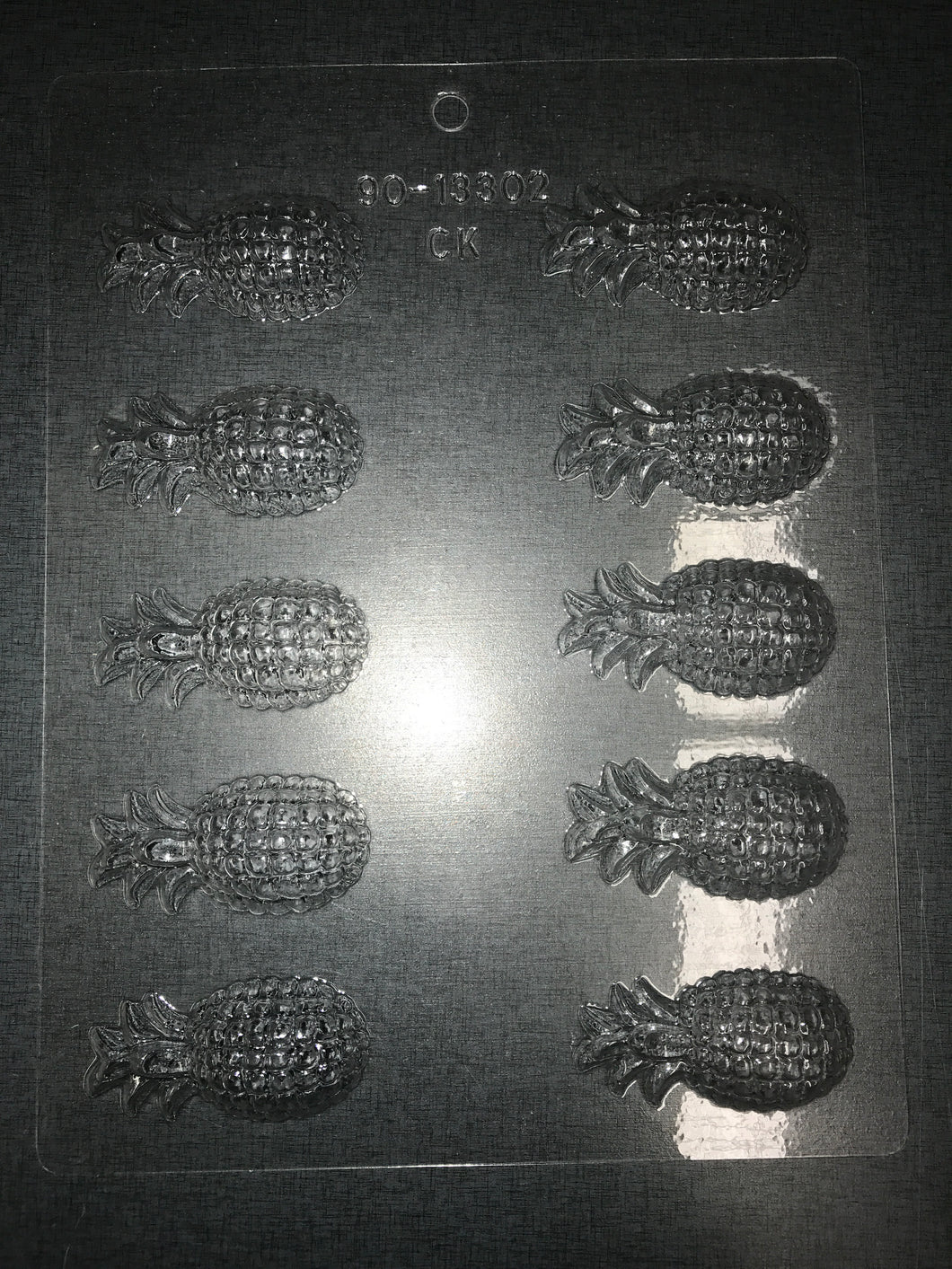 Pineapples #90-13302