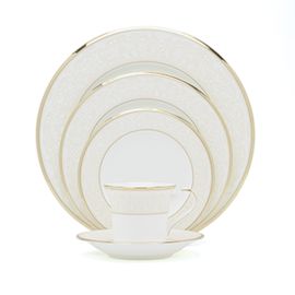Noritake White Palace Dinnerware Service For 4