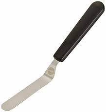 Wilton Angled Icing Spatula with Black Handle, 9-Inch