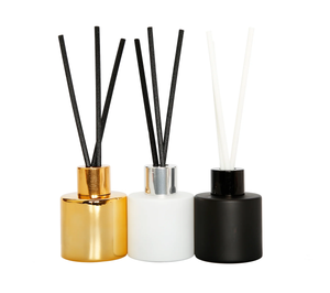 VD2975 White Matt/Black/Gold -"Eingisih Pear & Frees, Lily of The Valley, Iris & Rose" scent